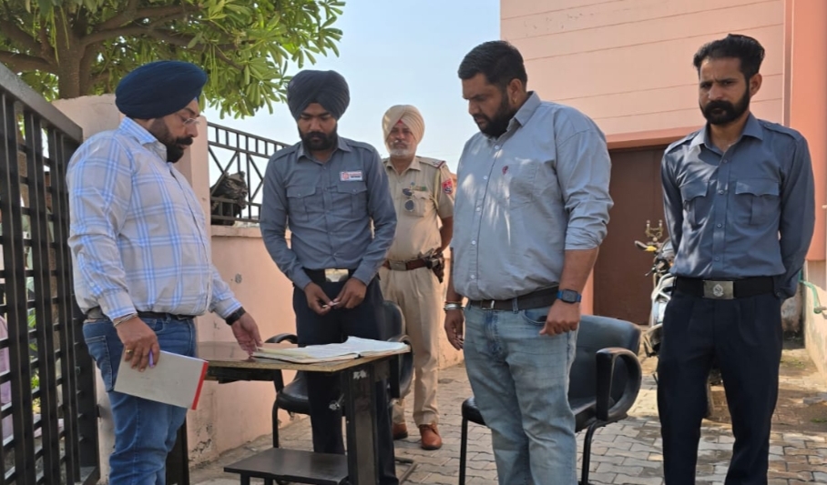 ਬਾਹਰੀ ਲੋਕਾਂ ਦੇ ਦਾਖਲੇ 'ਤੇ ਪਾਬੰਦੀਆਂ ਅਤੇ ਸਟਾਫ ਲਈ ਸਖ਼ਤ ਹਦਾਇਤਾਂ